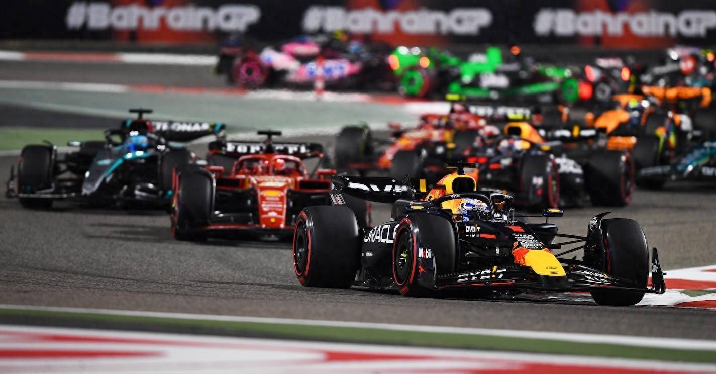 关于威廉姆斯险胜雷诺车队，维斯塔潘带队取胜的信息