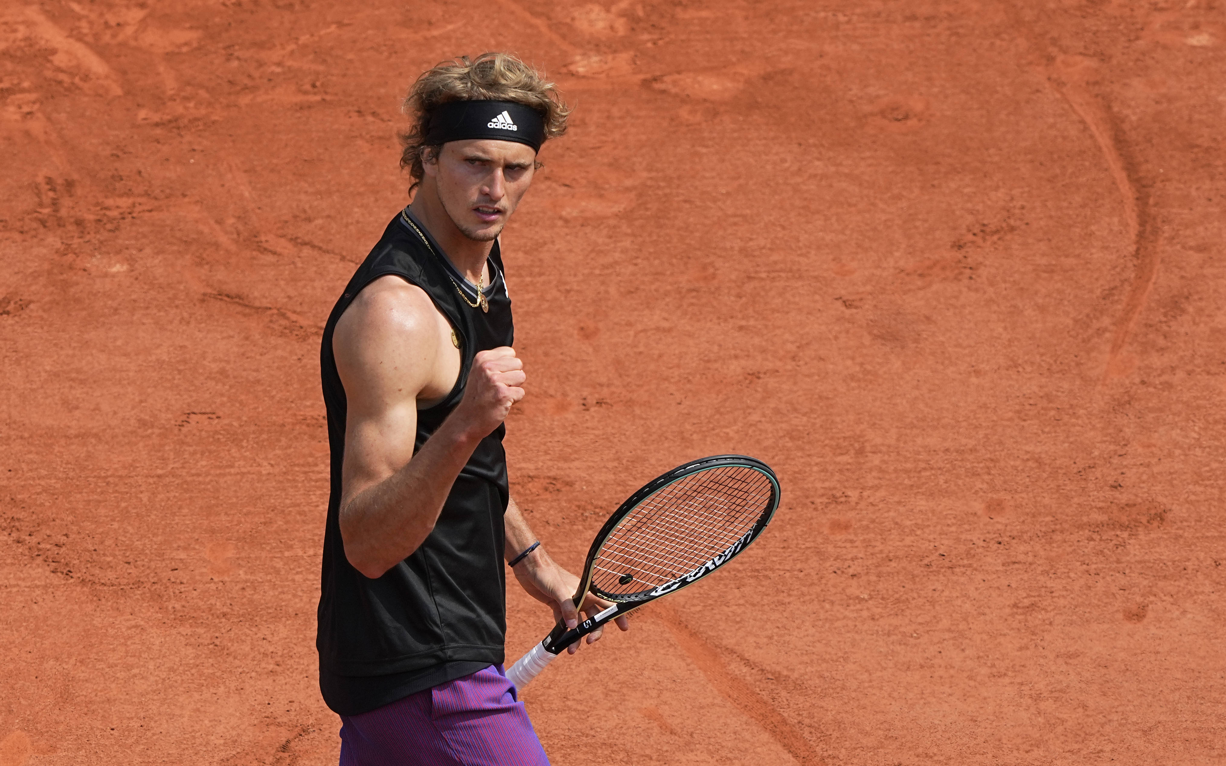 包含拉沃尔杯轻取法网，兹维列夫点燃赛场的词条