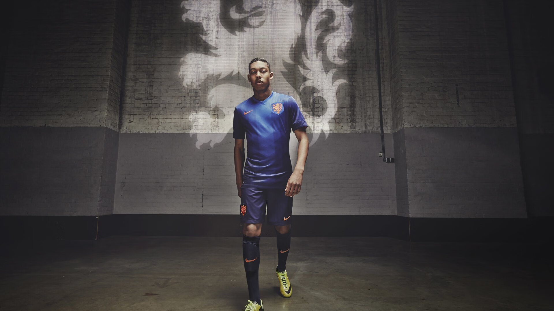 亚平宁的武士刀，当日本斩落佛罗伦萨