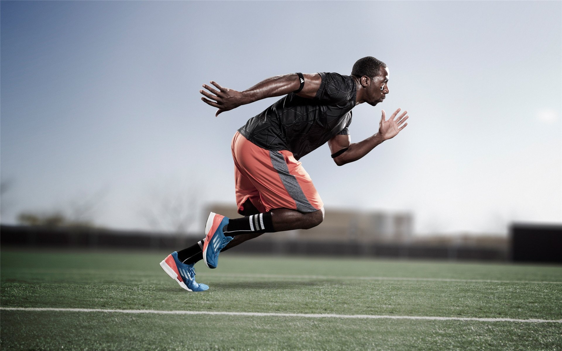 引擎与绿茵的对谈，当F1揭幕战之夜遇上格列兹曼的攻防转换艺术