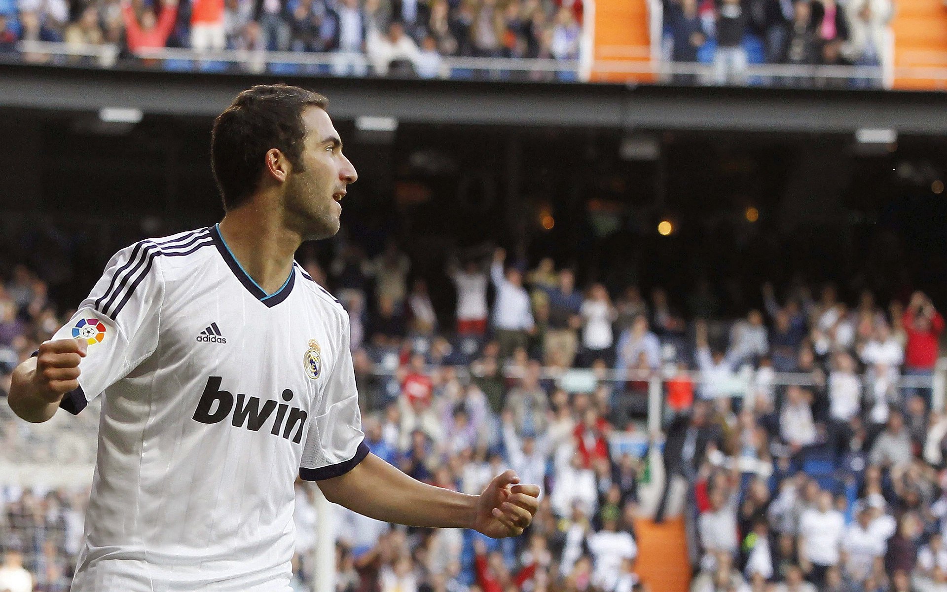 欧冠决赛之夜，当绿茵场与硬木地板共振，伦纳德证明舞台越大越强大