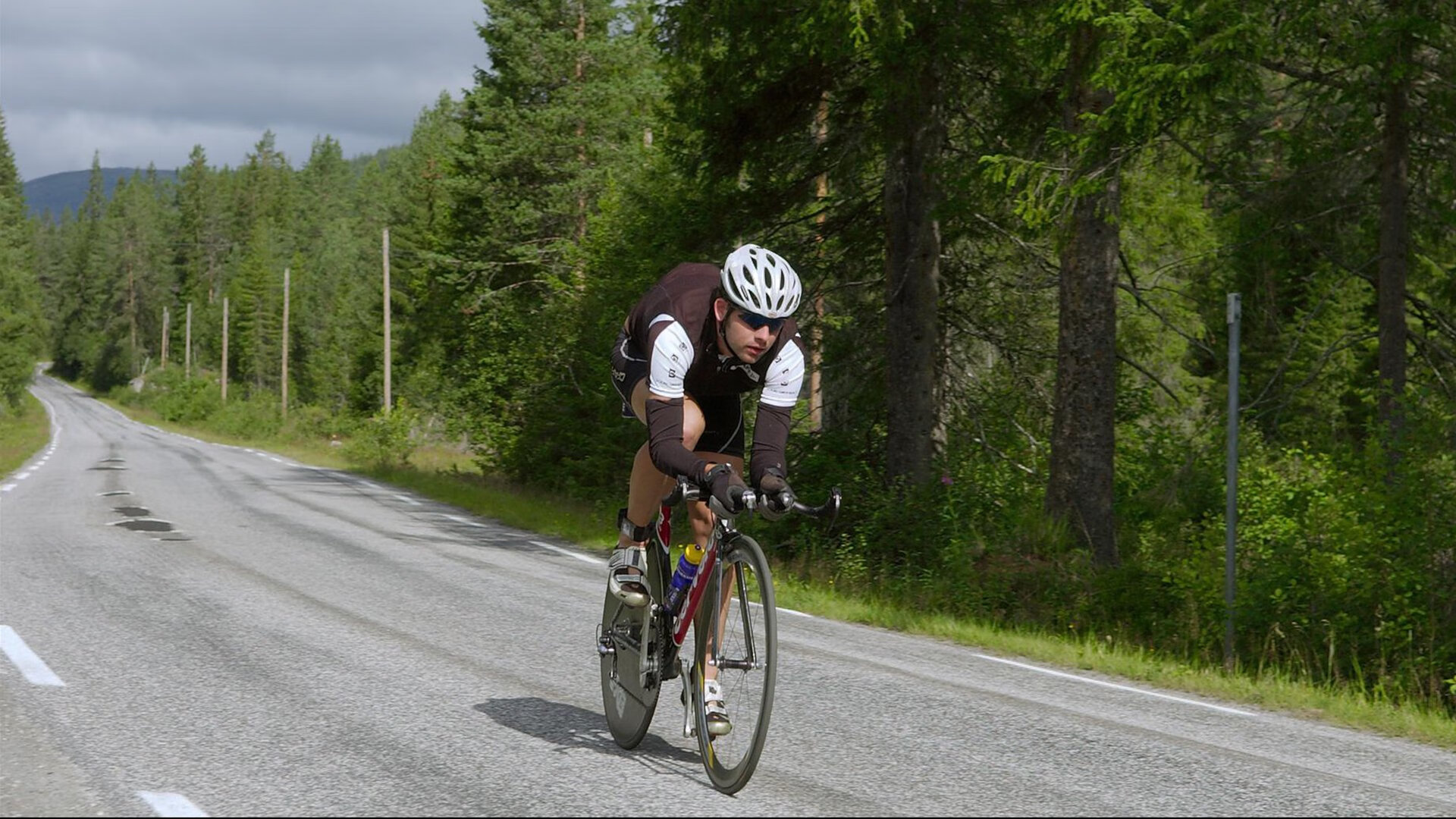 开云官网-北欧冰刃终破坚盾，东方烈焰燃爆全场—当瑞典险胜遇上樊振东时刻